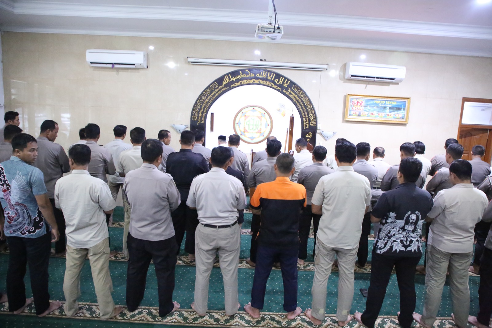 Polres Madiun Gelar Salat Gaib, Wujud Empati Gugurnya Tiga Anggota Polri di Way Kanan Lampung